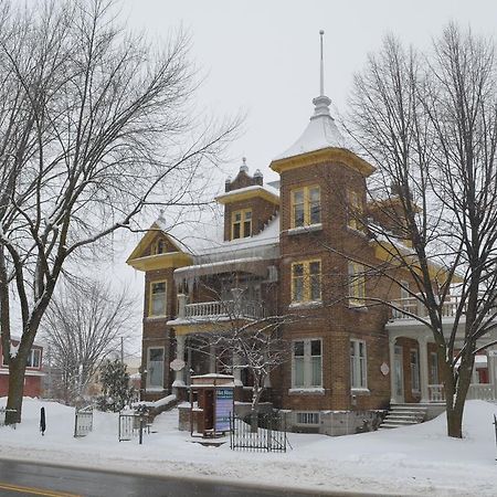 Le 100 St-Laurent Louiseville Buitenkant foto